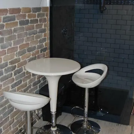 La Petite Piaule - 132 *